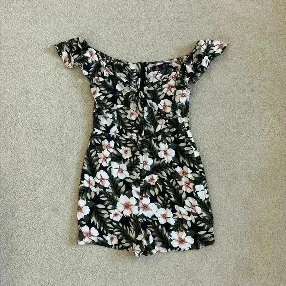 Volcom Coco Short Sleeve Romper in size xs - Picture 2 of 6